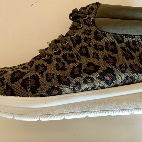Clark’s Cloud Stepper Animal Print Tennis Shoe Hightop Size 9.5 - Picture 3 of 11